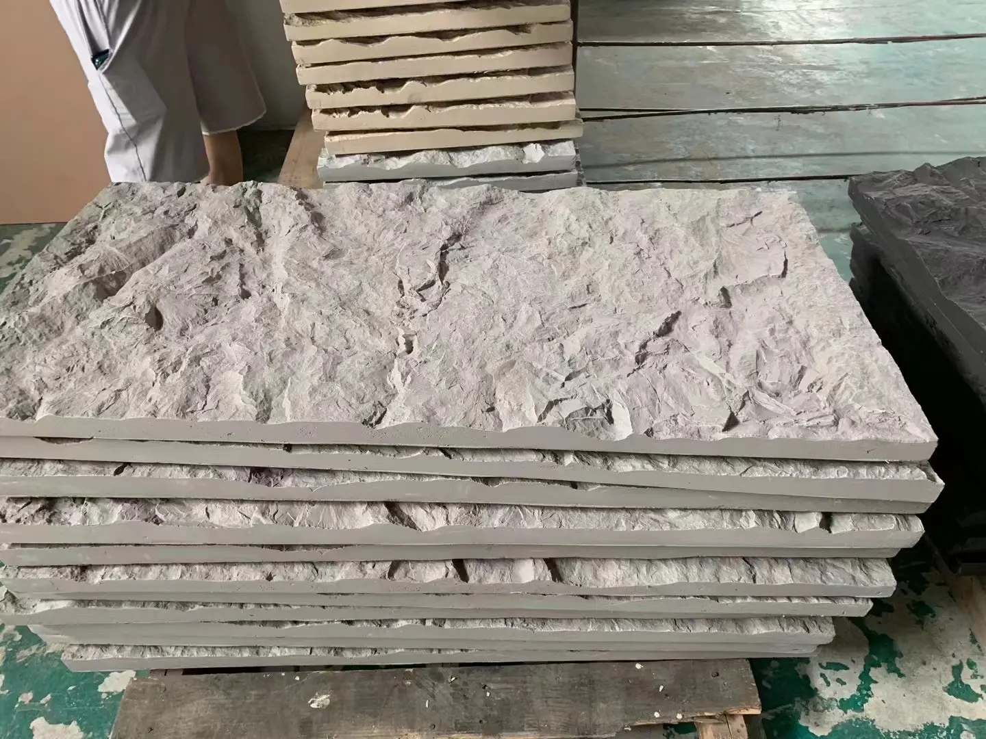 Neues Material PU Folio Felssteinplatte Wand Falsch-Polyurethan-Steinplatte 3D-Wandplatte Platte