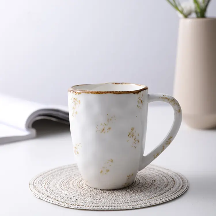 कलात्मक मग चीनी मिट्टी के बरतन कॉफी कप धब्बेदार उभरा सिरेमिक मग लक्जरी ब्राउन रिम के साथ कॉफी मग
