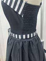 Nouvelle Robe Bretelles Mi-Longue Vintage Décontractée et Tendance pour Femme, à Rayures Noires et Blanches avec Imprimé Serpent Contrastant et Lacets