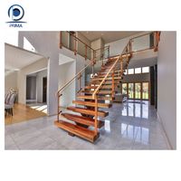 Escalier droit en bois massif de haute qualité, moderne et durable, avec rampe en bois pour maison et villa