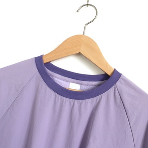 Fabricante BSCI de alta calidad 2025, superventas, estilo de retazos morado claro, camiseta de manga corta sencilla y suelta para mujer - Product Image 3