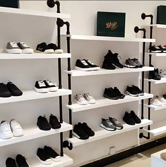 Présentoir de chaussures en magasin populaire, personnalisé, mur d'exposition de souliers commerciaux, étagères de présentation