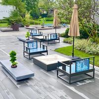 Neues chinesisches Design: Modernes, minimalistisches Aluminium-Outdoor-Sofa-Set mit wasserdichten Kissen und Hohlraum-Design, drei Sitzoptionen für