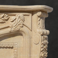 Entourage de Cheminée en Marbre Beige Crème d'Égypte Antique Sculpté à la Main Insert Victorien Beige Crème