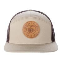 Casquette Trucker personnalisée à 7 panneaux, devant en sergé de coton, dos en maille, visière plate, patch en cuir avec logo imprimé, casquette réglable à fermeture snapback en plastique