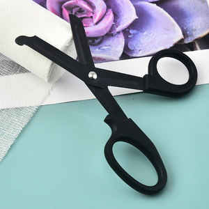 Ciseaux courbes en acier inoxydable noir de 14,5 cm à 15 cm pour pansements et gaze, portables, pour usage extérieur et domestique, vente en gros. - Product Image 1