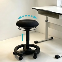 Tabouret ergonomique moderne inclinable et pivotant, réglable en hauteur, avec siège rembourré et roulettes mobiles, idéal pour la salle à manger, le bureau et l'usage quotidien.