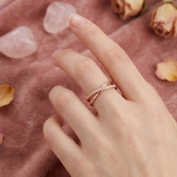 Bagues de couple en acier inoxydable inaltérable, double anneau croisé micro-incrusté de zircon, style luxe léger, pour meilleurs amis