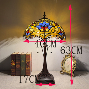 Lampe de table style Tiffany vintage, abat-jour en verre coloré soudé à la main, lampe de chevet rétro Art Déco pour café, villa, intérieur. - Product Image 6