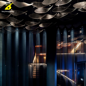 Grande composition LED suspendue en forme de poisson - Décoration de plafond sculpturale artisanale pour restaurants et halls commerciaux - Product Image 5