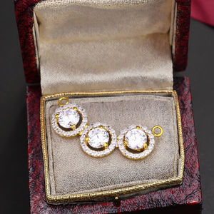 Pendentif MangalSutra en or 22 carats personnalisé avec breloques en cristal pour femme ouverture de petite taille pour fête de mariage - Product Image 1