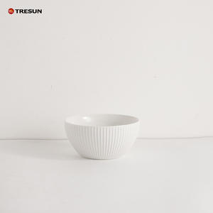 Service de vaisselle en porcelaine blanche gaufrée durable écologique avec motif en relief minimaliste - Product Image 3