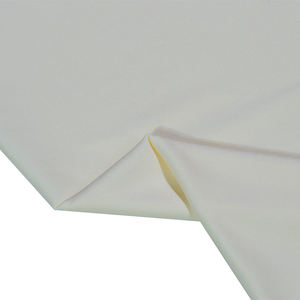 Le nouveau tissu en polyester et élasthanne technologique est polyvalent, offrant des propriétés telles que la résistance au chlore et la protection <span class=keywords><strong>UV</strong></span>. - Product Image 5