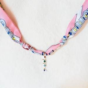 S3Y Nuova <span class=keywords><strong>Collana</strong></span> con Ciondolo a Forma <span class=keywords><strong>di</strong></span> Pesce in Ottone Placcato Oro 18K e Smalto, Sciarpa in Seta, Girocollo Regolabile Colorato per Donne - Product Image 5