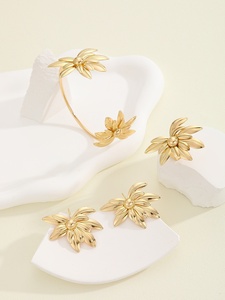 Jingciren Boutique Bijoux transfrontaliers européens et américains, motif feuille de fleur dorée, bague, collier, bracelet, pendentif, pour l'été et la plage, toutes occasions - Product Image 4
