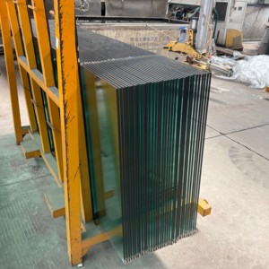 Verre trempé <span class=keywords><strong>sur</strong></span> <span class=keywords><strong>mesure</strong></span> avec trous percés et bords polis pour meubles et cloisons de bureau - Product Image 5