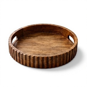 Bandeja Redonda de Madera de Mango con Acabado en Nogal, Plato Decorativo de Madera con Borde Acanalado y Ranuras para Colgar - Product Image 1