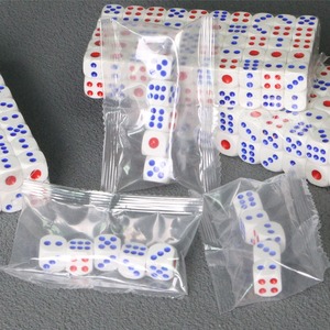 ชุดลูกเต๋าสั่งทำพิเศษเพื่อการส่งเสริมการขาย - อะคริลิกทรงสี่เหลี่ยมขนาด 16 มม. และโลหะผสมสังกะสี ได้รับการรับรองมาตรฐาน BSCI สำหรับเกม DND และเกมบนโต๊ะ - Product Image 3