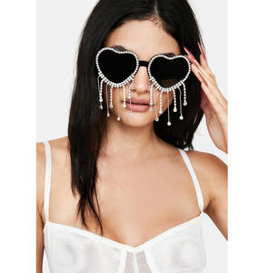 Fantaisie jour couleur bonbon Bling diamant <span class=keywords><strong>frange</strong></span> coeur <span class=keywords><strong>lunettes</strong></span> de soleil brillant gland strass <span class=keywords><strong>lunettes</strong></span> de soleil pour femmes filles fête <span class=keywords><strong>lunettes</strong></span> - Product Image 1