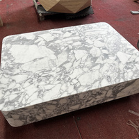 Table basse carrée en marbre Arabescato Vagli pour salon de luxe