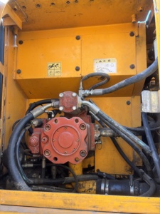 Excavatrice sur chenilles HYUNDAI 150W-7 d'occasion de bonne qualité, faible nombre d'heures, bien entretenue, moteur diesel, pompe hydraulique, parfaite pour la route - Product Image 3