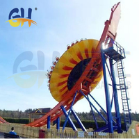 Manège UFO volant en forme de W pour grands projets d'équipements de divertissement extérieur avec mouvement pendulaire excitant