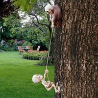 Ornement d'arbre en résine d'escalade sur roche squelette - Design ludique, parfait pour la décoration d'arbre de jardin et la décoration suspendue d'extérieur pour Halloween