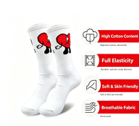 Chaussettes mi-mollet en coton doux et respirant avec motif cœur rouge de dessin animé pour le sport quotidien et le streetwear