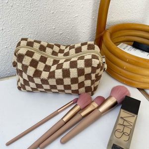Sac de toilette pliable à fermeture éclair en tissu non tissé écologique à carreaux vintage, organiseur de maquillage de voyage, grande capacité, portable - Product Image 3