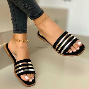 Nouvelles sandales pour femmes au design élégant, confortables, tongs d'été, sandales plates en cuir pour femmes - Product Image 6