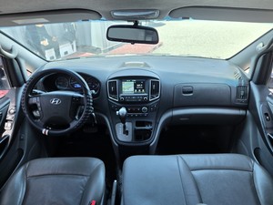 Comercial 2019 NEGRO, la Nueva Camioneta Grand Starex Diésel de 12 Plazas, Volante a la Izquierda, Cabina Ancha - Product Image 6