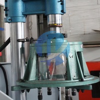 Tête de broche de machine à percer et à tarauder à actionnement multi-axes réglable