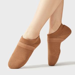 Chaussures de jazz respirantes à semelle souple, tissées, à enfiler, bottes d'entraînement de danse, pantoufles de cheerleader - Product Image 1