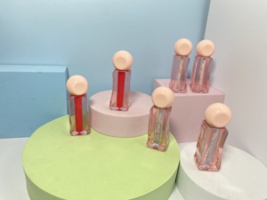 Huile à lèvres personnalisée Sexy Lips, marque privée, effet repulpant puissant, hydratation extrême, gloss fruité pour lèvres. - Product Image 3