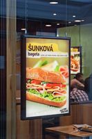 Panneau de menu LED étanche sur pied pour restaurant, signalétique rétroéclairée ultra-mince, affichage multicouche de la liste des prix des aliments pour la restauration rapide