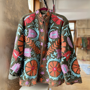 Veste matelassée en toile pour femme, brodée, hiver, boutonnée, manches longues, motif Suzani, coton écologique, cadeau fini - Product Image 1