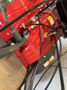Microcultivador Manual Pequeño de Cuatro Ruedas con Motor de Gasolina y Componente Central del Motor - Product Image 3