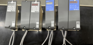 ตัวควบคุมเครื่องป้อนแบบสั่นสะเทือนด้วยระบบเพียโซ 220V ความถี่เหมาะสมสำหรับโรงงานผลิตและเครื่องจักรกลการเกษตร ใหม่ รับประกัน 1 ปี - Product Image 2