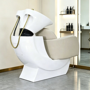 Fauteuil de lavage semi-inclinable en cuir PU beige avec base en fibre de verre, cuvette en céramique et accoudoirs en acier inoxydable doré – Unité de salon - Product Image 4