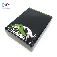 Boîte rose noire de haute qualité pour chaussures et vêtements Lamination mate Gaufrage Revêtement UV Impression Manipulation pour chaussettes et fourrure
