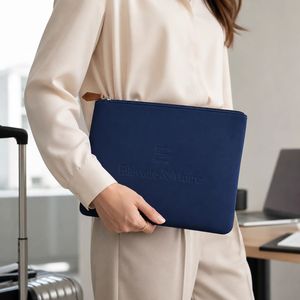 Pochette de rangement personnalisée en néoprène avec logo en relief, sac souple pour documents, étui pour tablette pour le bureau et les voyages - Product Image 3