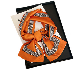 Écharpe en soie fine à imprimé monogramme <span class=keywords><strong>noir</strong></span> et blanc, inspirée des créateurs, foulard multi-usage en twill pour femme - Product Image 6