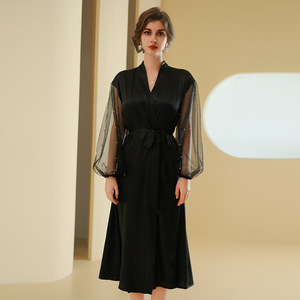 Peignoir <span class=keywords><strong>de</strong></span> Mariée en Satin Blanc pour <span class=keywords><strong>Femme</strong></span> à Manches Longues, Personnalisable avec Logo - Product Image 4