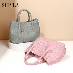 2024 nueva moda ligera de lujo de mano hecha a mano bolso de mujer nicho diamante entramado Simple versátil bolso de cubo de viaje - Product Image 3