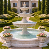 Grande fontaine à eau en marbre blanc sculptée à la main à 3 niveaux avec relief floral pour projet de jardin de villa extérieure