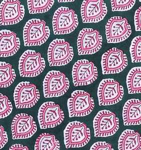 Sac fourre-tout en tissu de coton matelassé avec motif floral classique imprimé à la main, conçu pour une utilisation quotidienne et un transport durable - Product Image 5