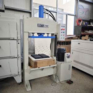 Prensa en frío Estuche para gafas de sol Prensa de aceite hidráulico Fieltro Máquina de termoformado 3D Máquina de prensa de moldeo Eva - Product Image 2