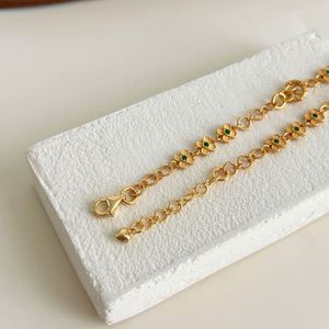 Dylam Fashion, fabricant de haute joaillerie, bracelet en argent 925 plaqué or 18 carats avec pendentif cercle fleur en zircon vert - Product Image 5