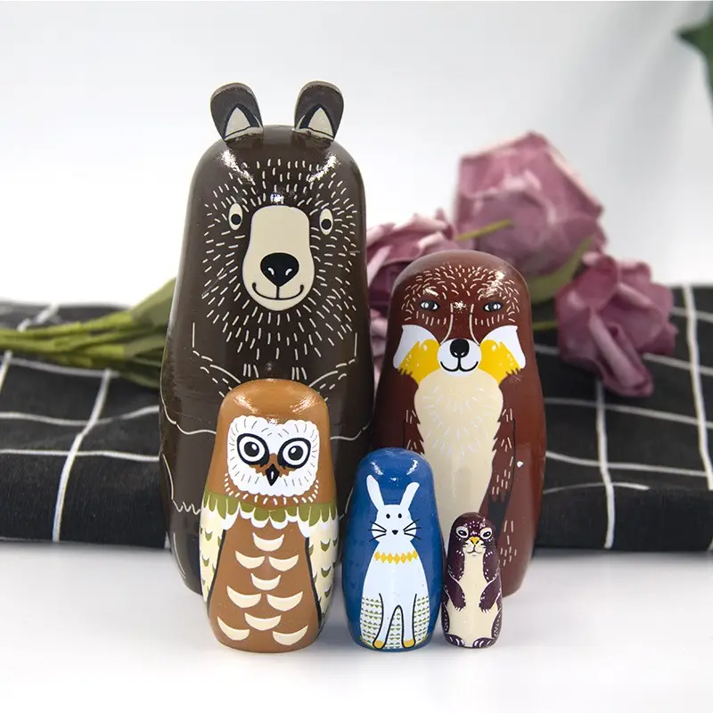Commercio all'ingrosso di bambole russe cartoon brown bear five story forest bear artigianato in legno