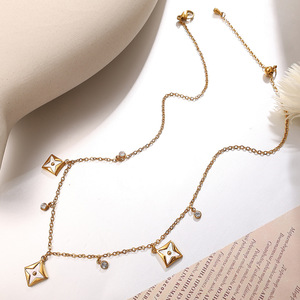 Collier Pendentif Fleur Géométrique en Zircon avec Chaîne Dorée et Coquille Blanche Réglable pour Soirée Élégante – Chaîne de Clavicule - Product Image 2